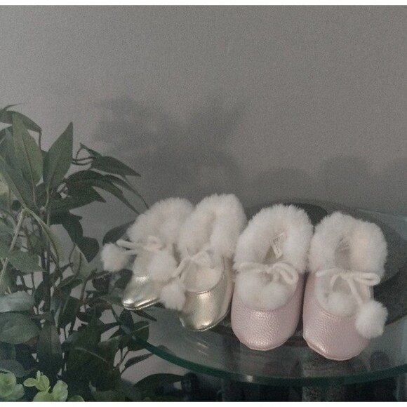 Faux Fur Baby Shoe Bundle 0-12 Months - Picture 2 of 8